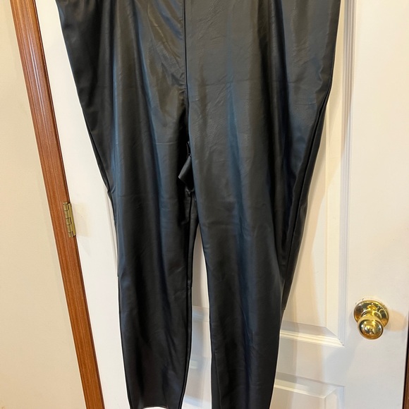 H&M Womens 3X Black VEGAN Leather Pants - Picture 4 of 9
